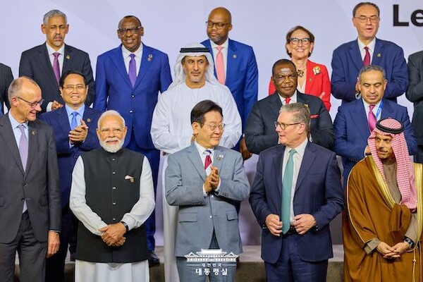 이재명 대통령이 G20 정상들과 단체사진을 촬영하고 있다. (사진=대통령실)