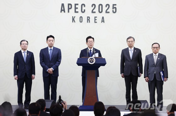 이재명 대통령이 2025 아시아태평양경제협력체(APEC) 정상회의 폐막일인 1일 오후 경북 경주화백컨벤션센터(HICO) 인근 국제미디어센터(IMC)에서 기자회견을 하고 있다. (사진=뉴스1)